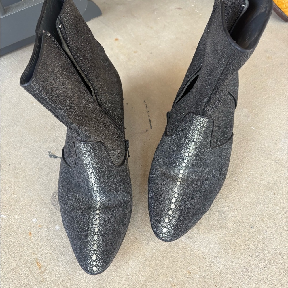 Black Textured Pointed-Toe Ankle Boots with Metallic Center Strip